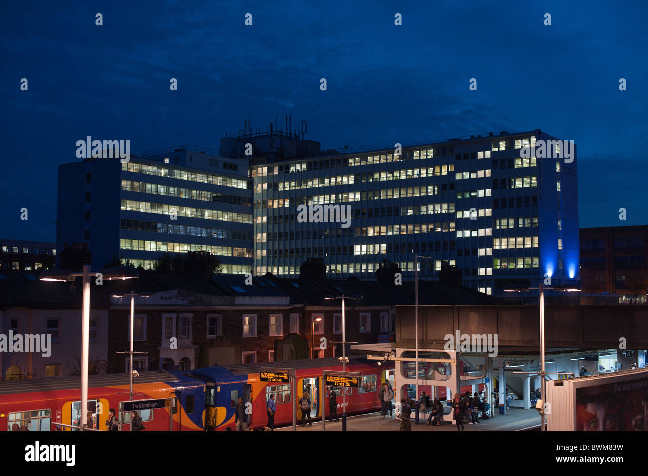 Regal House à Twickenham Twickenham station dans l'avant-plan Banque D'Images