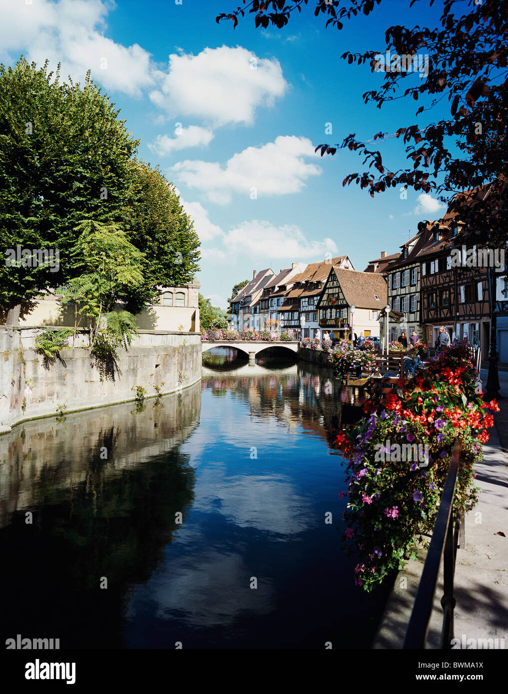 Europe France Alsace Colmar Quai de la Poissonnerie canal river promenade flux Vieille Ville Ville Ville Banque D'Images