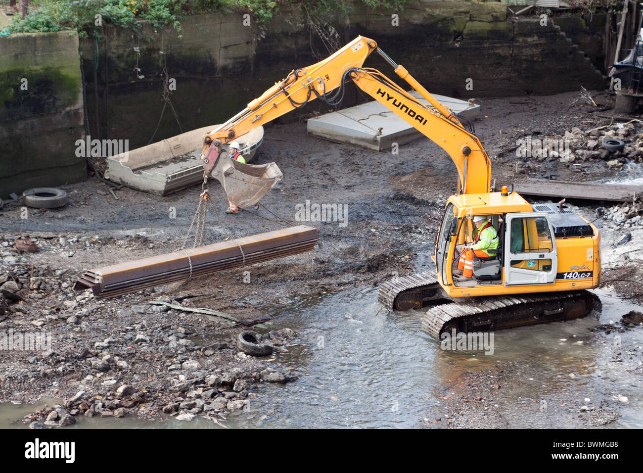 Les réparations à l'accès au seuil du verrouillage de la Tamise, Brentford Banque D'Images