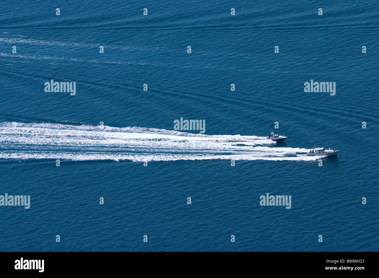 Location de bateaux à moteur en Méditerranée Italie vague Banque D'Images