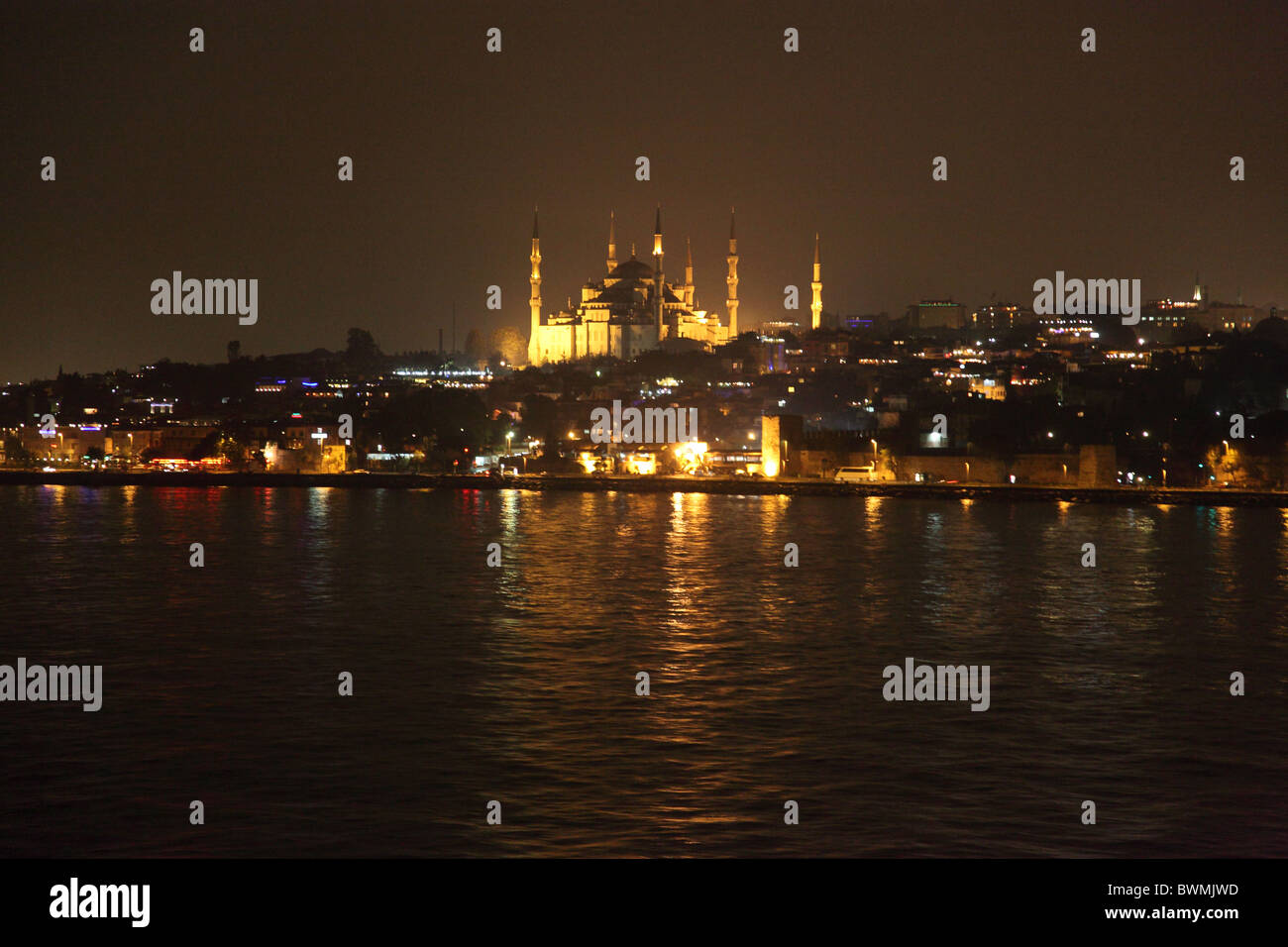 Reflets dans le port d'Istanbul, Turquie Banque D'Images