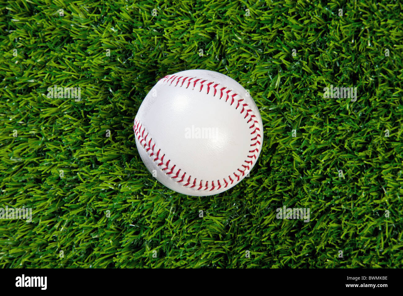 Photo d'un base-ball on grass Banque D'Images