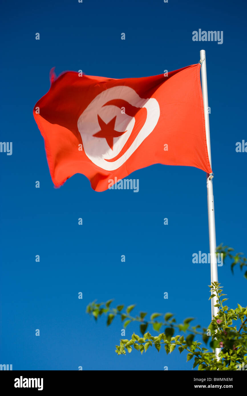 Drapeau tunisien. Croissant de lune et étoiles sur fond rouge Banque D'Images