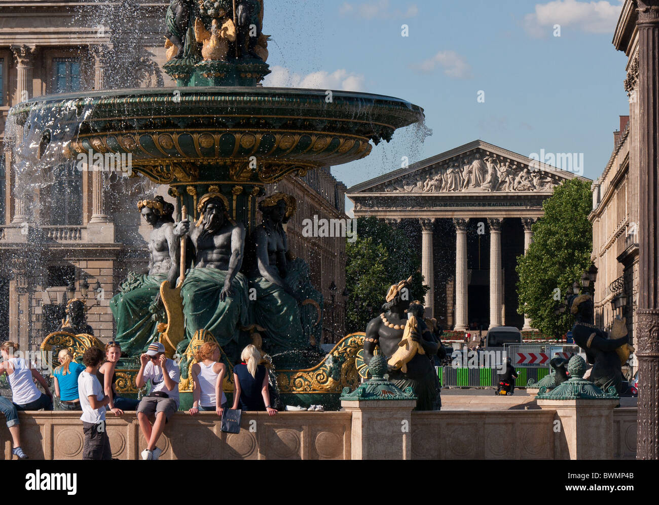 Église de la Madeleine à Paris vu de la Place de la Concorde Banque D'Images