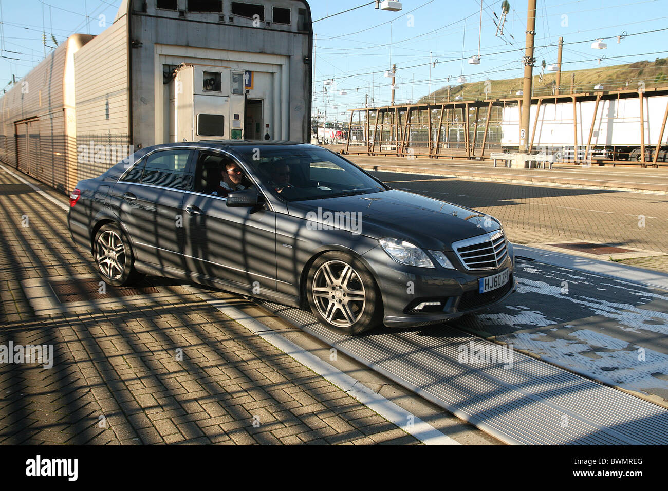 Embarquement en train Mercedes Eurotunnel Folkestone Banque D'Images