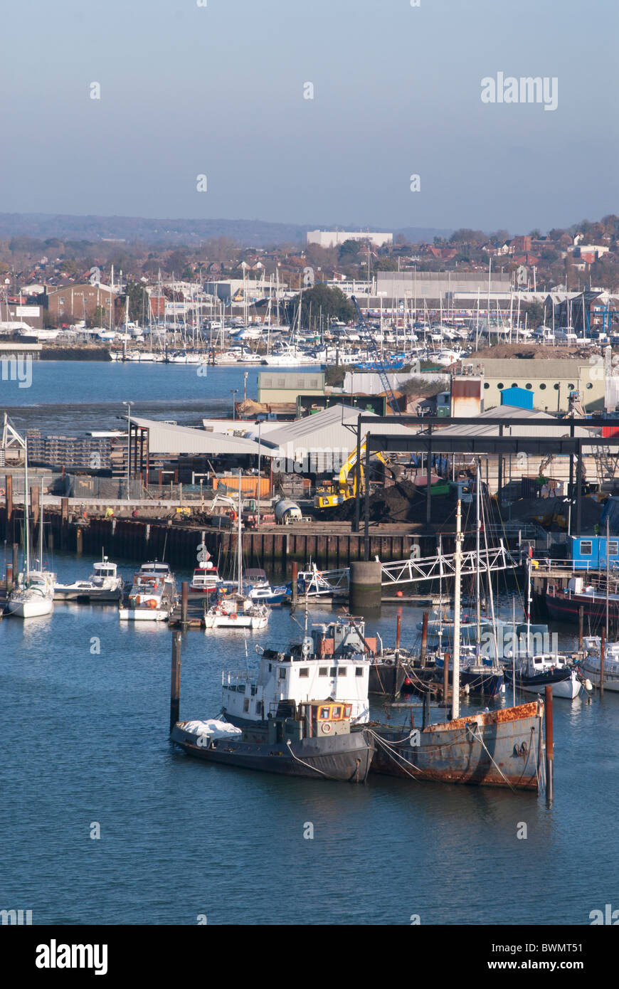 Avis de Southampton Itchen avec pont de bateaux sur l'eau Banque D'Images