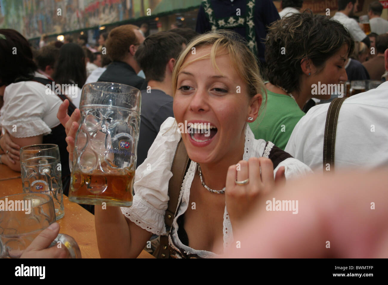 Festival drunk girl Banque de photographies et d’images à haute