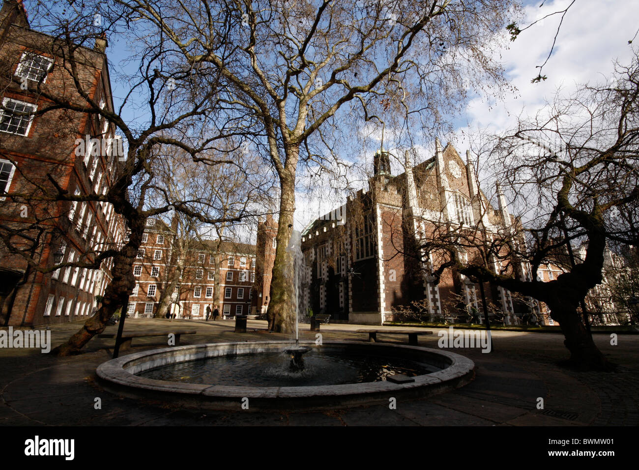 Le Fountain Court et Middle Temple Hall dans le quartier juridique de Middle Temple juste à côté de London's Fleet Street Banque D'Images