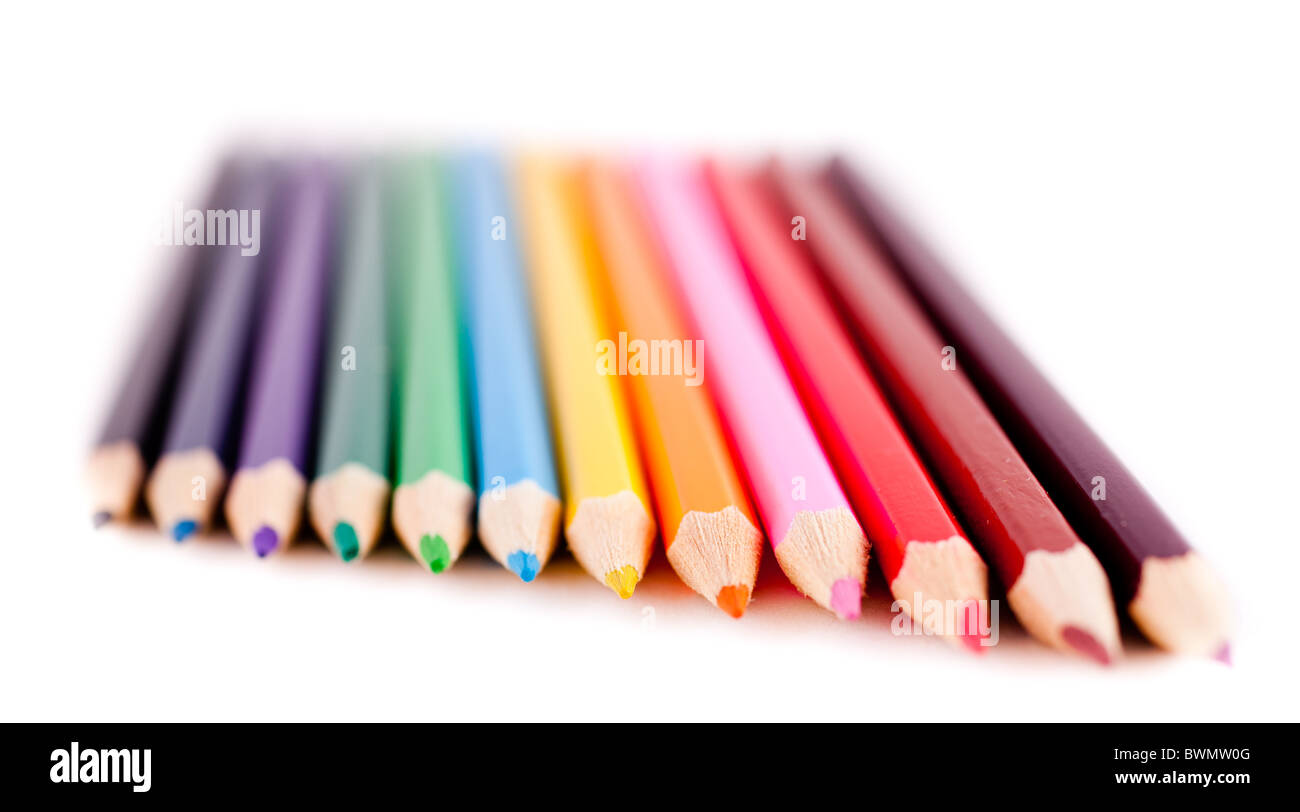 Crayons colorés isolé sur fond blanc. Banque D'Images