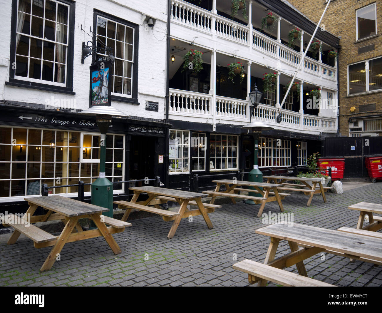 Le Pub George est le seul relais répartis sur 2 étages. Le Pub George, arrondissement, Londres Banque D'Images