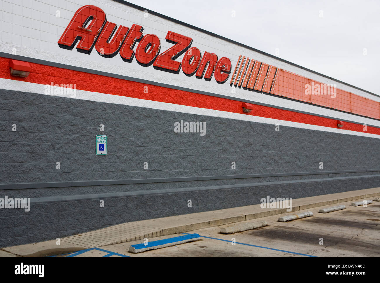 Une Auto Zone car parts store. Banque D'Images