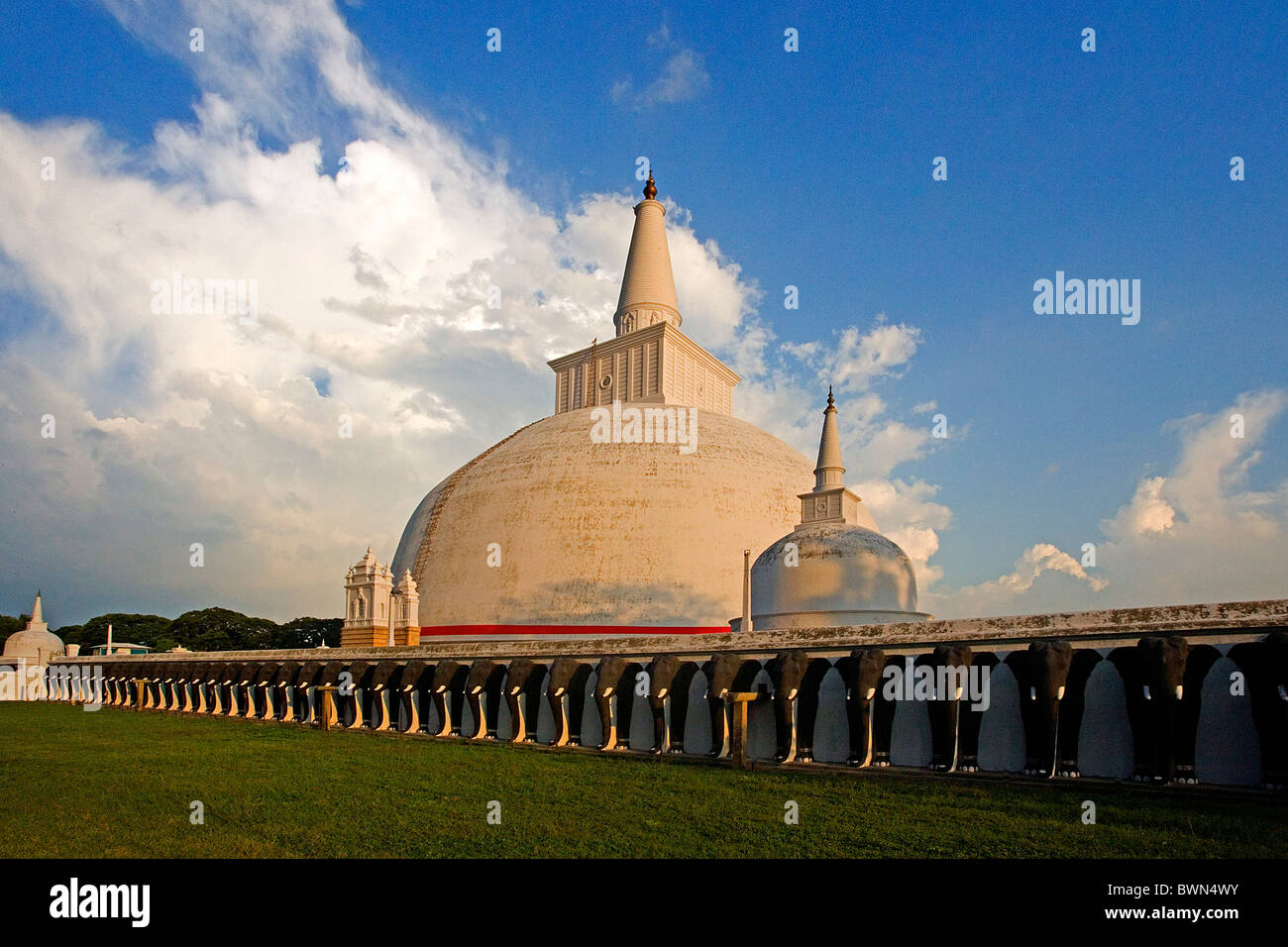 Asie Sri Lanka Anuradhapura villes anciennes site du patrimoine mondial de l'Dagoba Ruvanvelisaya bouddhisme Stupa cul Banque D'Images
