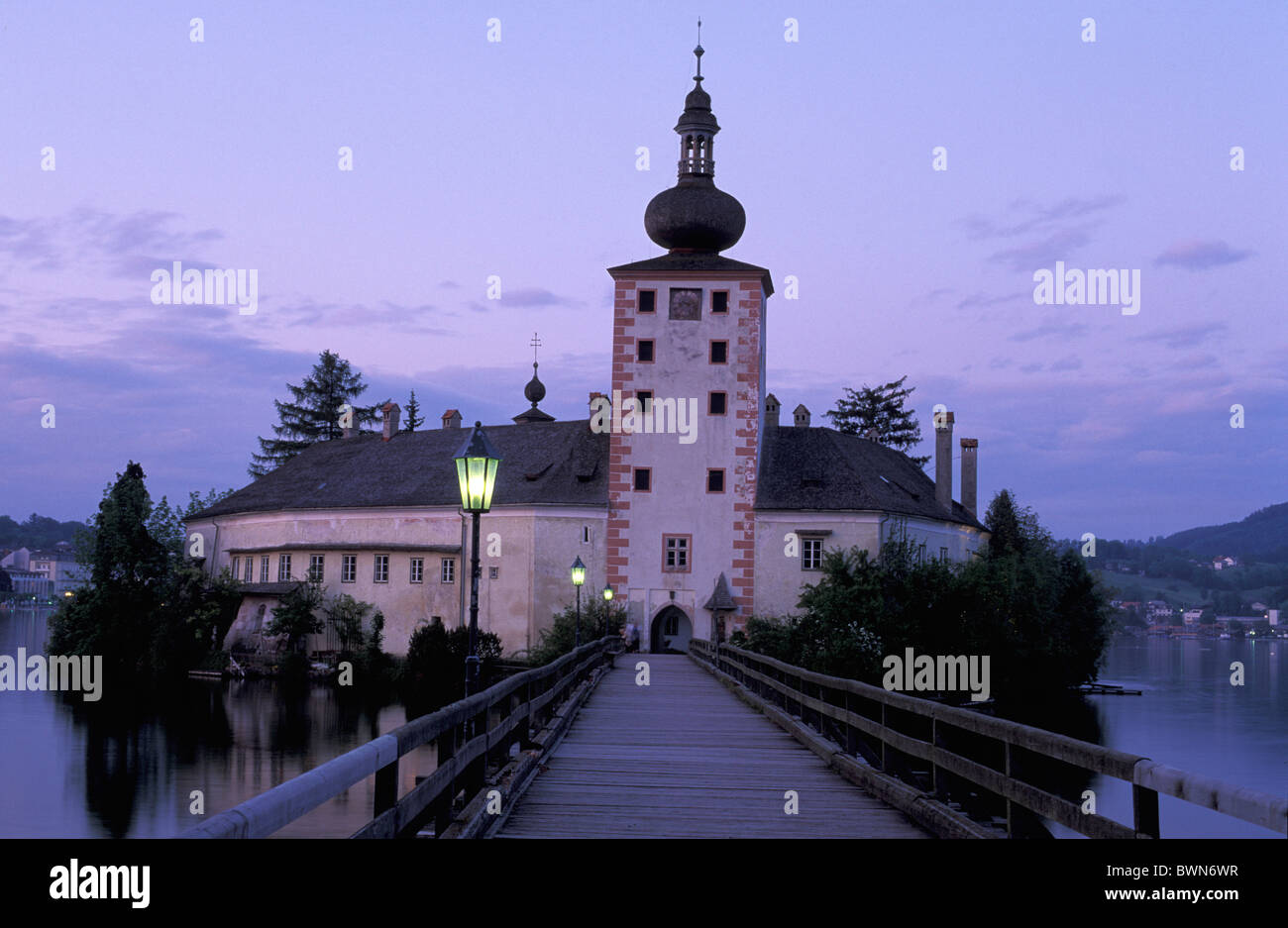 Autriche Europe Schloss Ort château lac Traunsee Oberosterreich Gmunden Haute-autriche pier dawn soir wate Banque D'Images