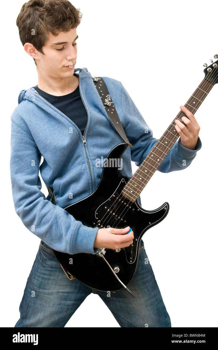 Teenager playing electric guitar sur fond blanc Banque D'Images