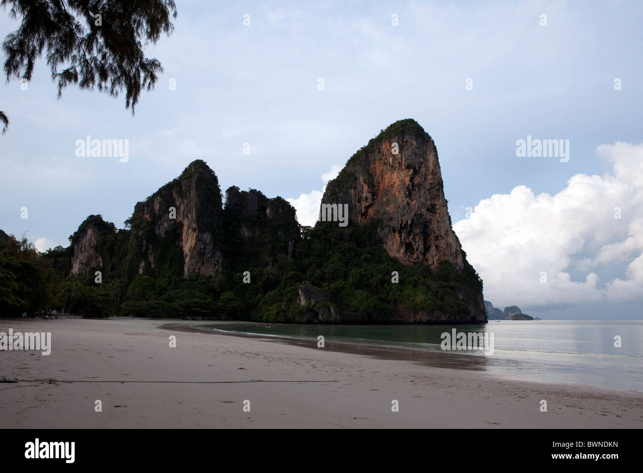 Une vue de West Railay beach de Railay, Thaïlande Banque D'Images