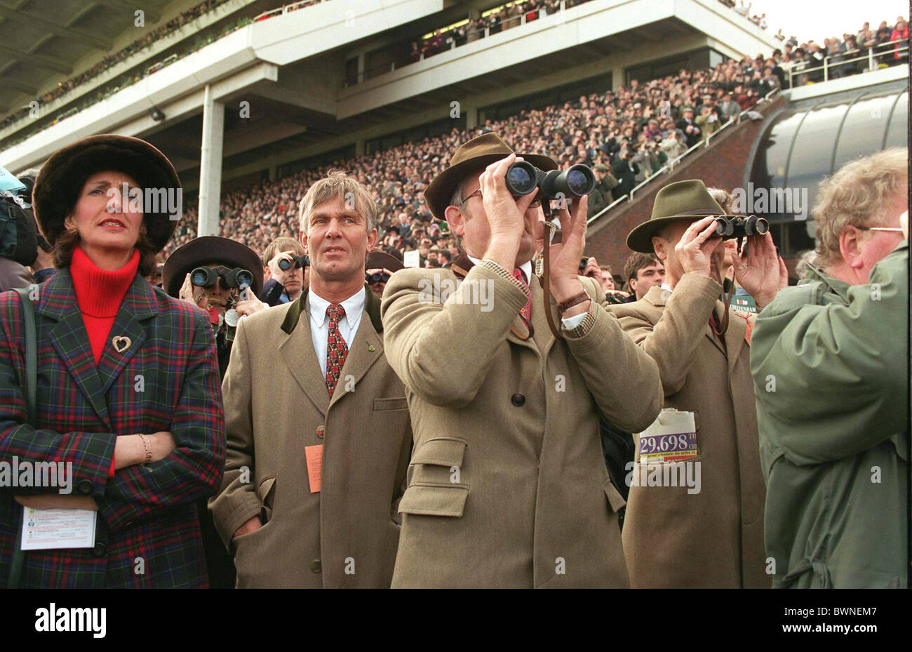 RACEGOERS COURSES À Cheltenham, Gloucestershire Banque D'Images