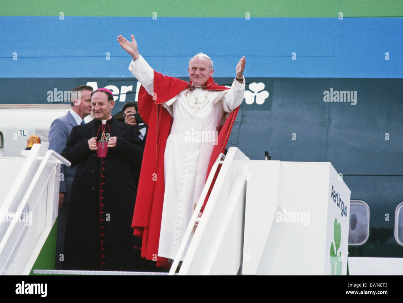 Le Pape Jean Paul II de quitter l'aéroport de Shannon en Irlande Banque D'Images