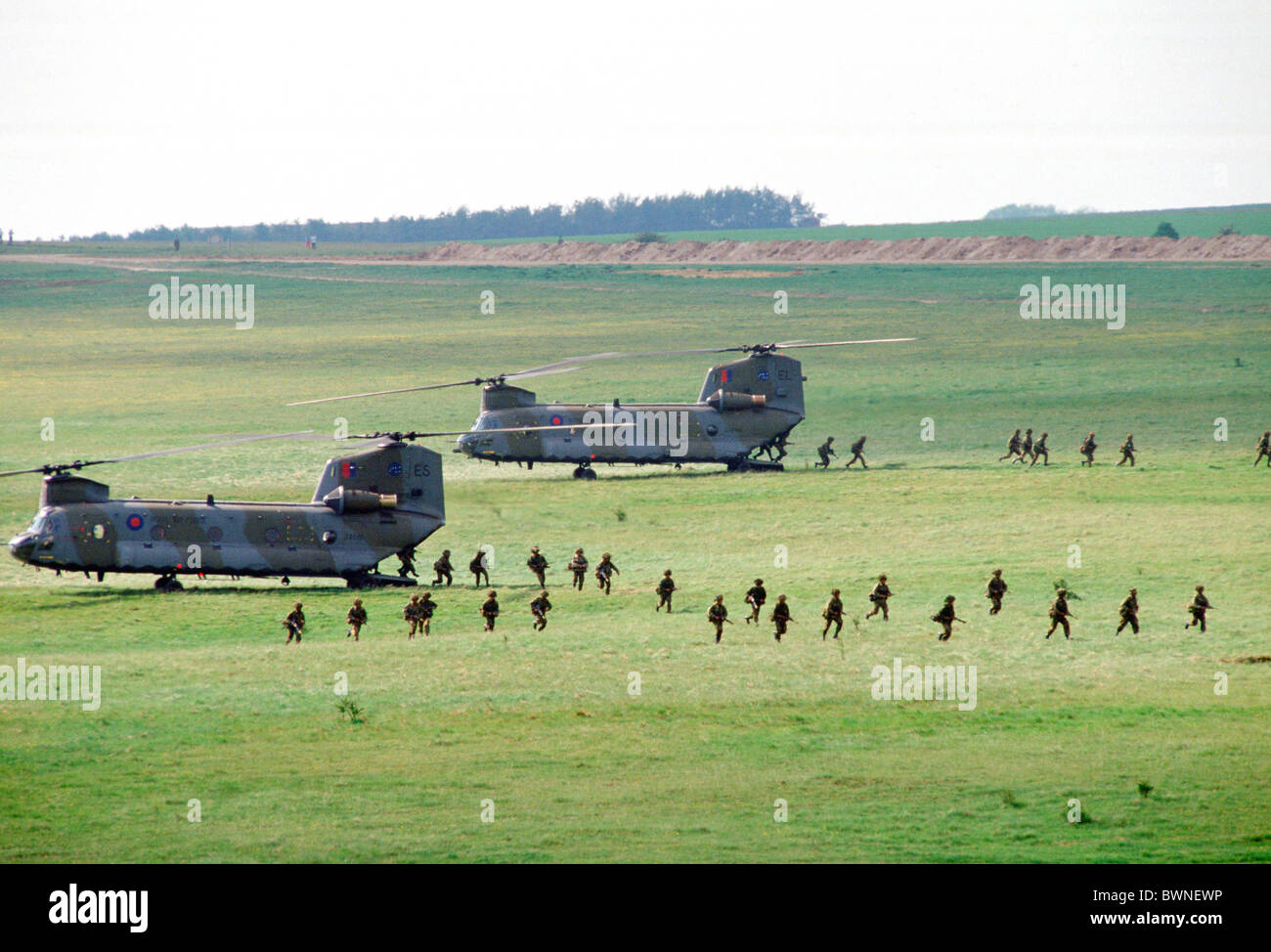 Régiment de parachutistes pratiquant de manoeuvres. Banque D'Images