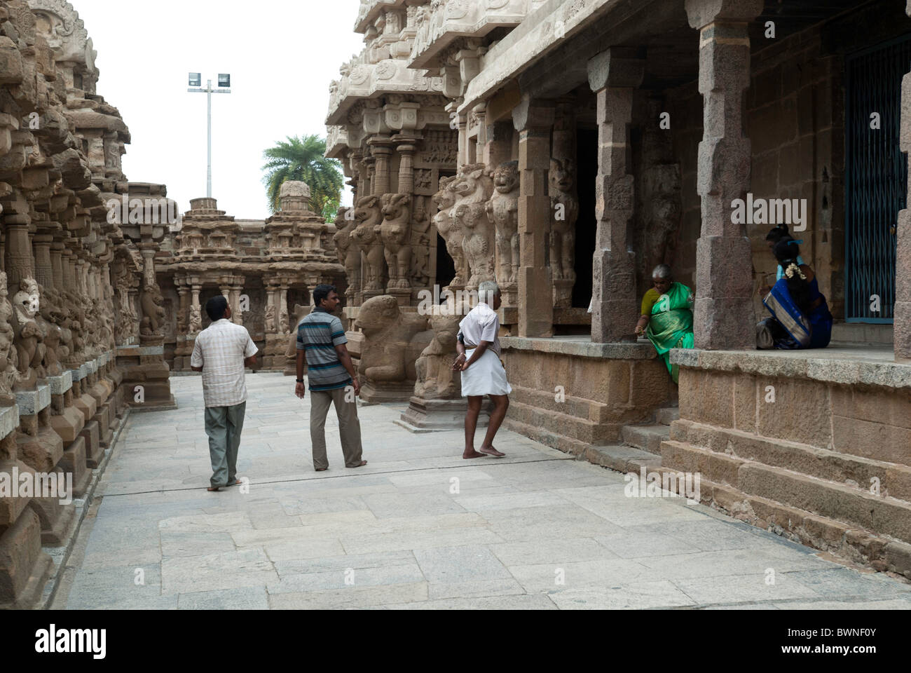 Kailasanatha temple construit par le roi Pallava Narasimhavarman et son fils Mahendra 8e siècle à Kanchipuram, Tamil Nadu, Inde. Banque D'Images
