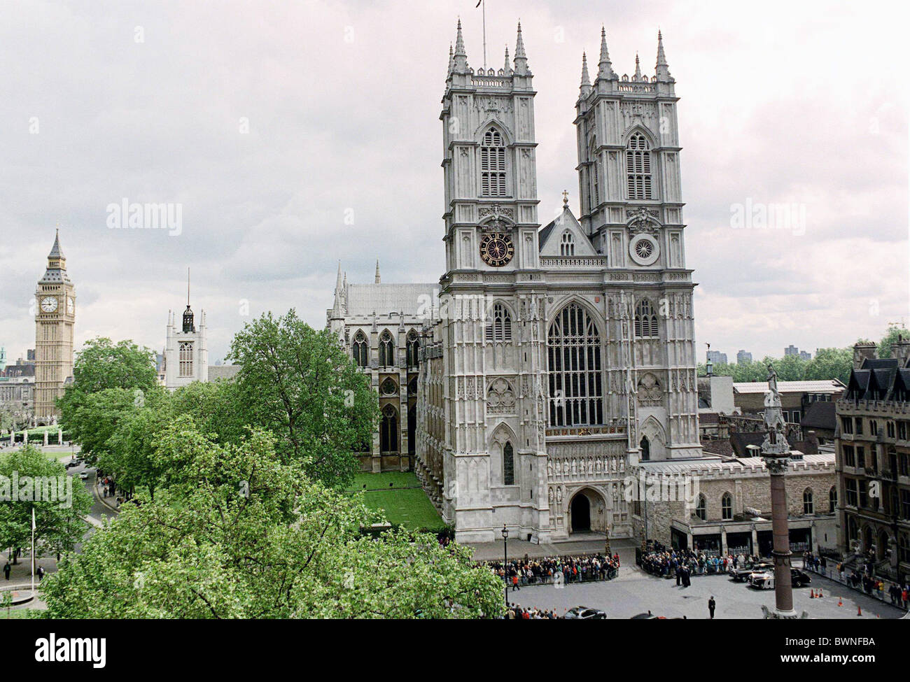 L'abbaye de Westminster, Londres, DURANT LE SERVICE D'ACTION DE GRÂCE POUR LA VIE ET L'ŒUVRE DE TED HUGHES, POÈTE OFFICIEL. Banque D'Images