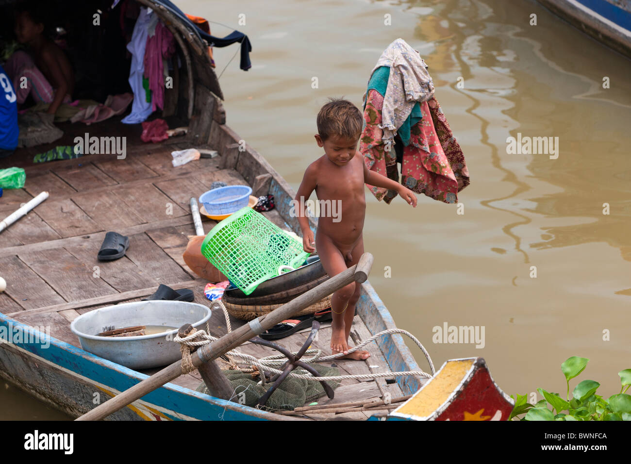 Les personnes qui vivent au bord du Mékong à Phnom Penh, Cambodge, Indochine, Asie du Sud, Asie Banque D'Images