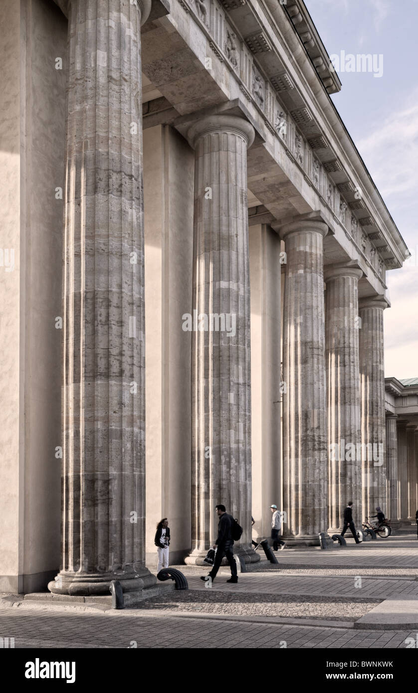 La porte de Brandebourg, Berlin. L'un des plus grands sites touristiques en Allemagne. Banque D'Images