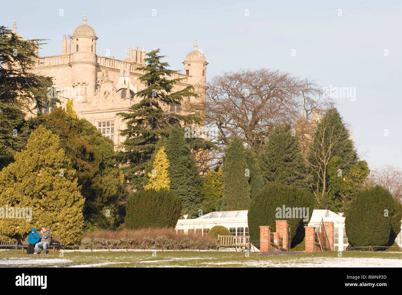 Avec la communauté de Wollaton Hall gardens au premier plan sur un jour hivers Nottingham England UK Banque D'Images