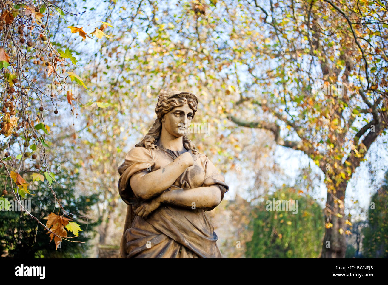 Statue de l'Euterpe. St George's Gardens, Bloomsbury, Camden, London, England, UK Banque D'Images