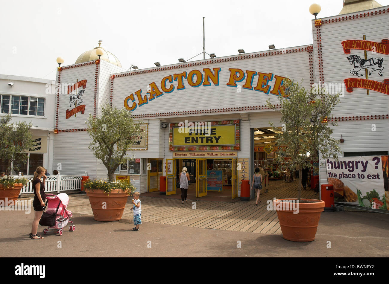 L'entrée de la jetée de Clacton Banque D'Images