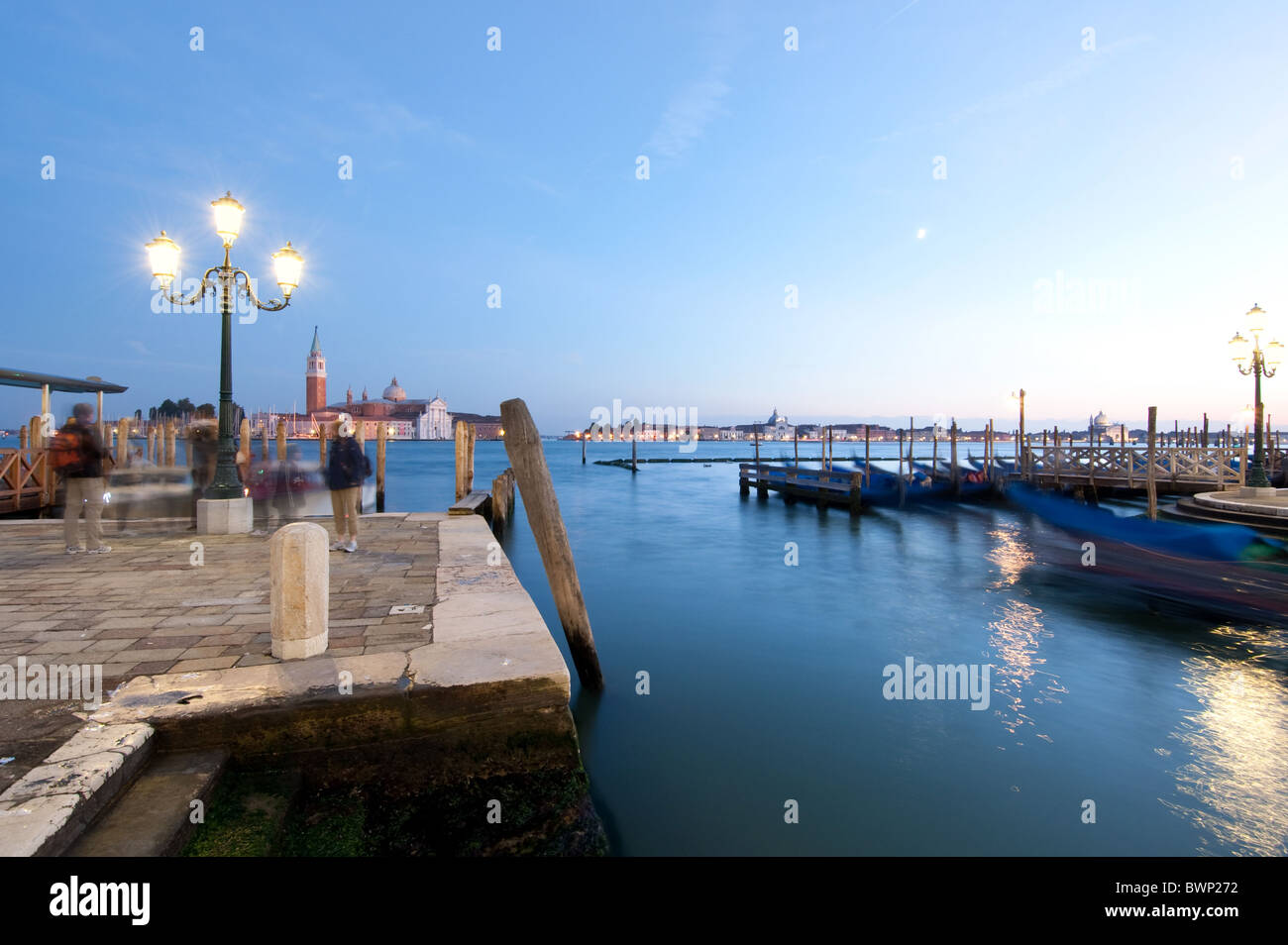 Vue depuis la riva degli Schiavoni à San Giorgio Maggiore et à la tombée de la gondole de Venise, 2010 Banque D'Images