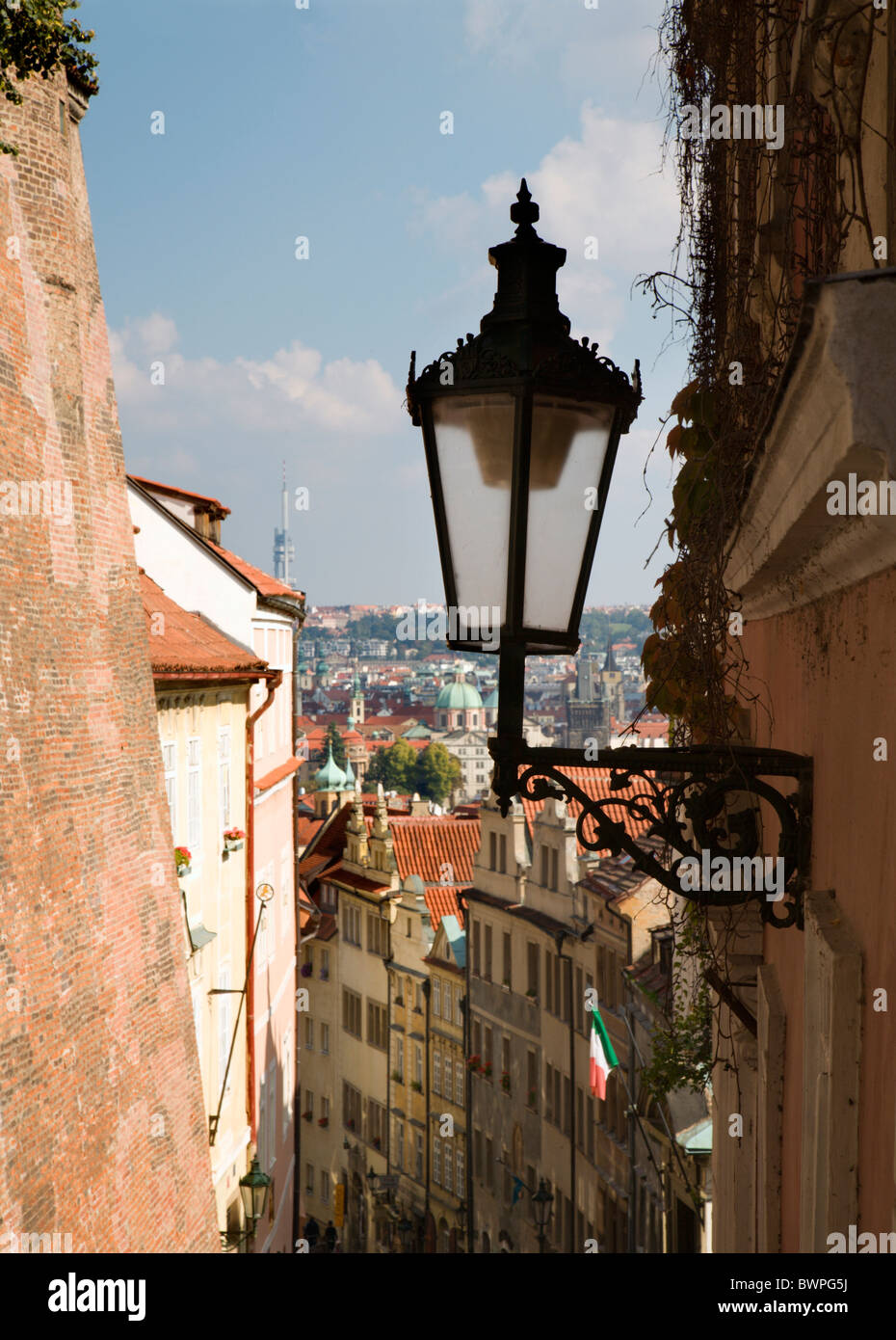 Château de Prague - regardez les escaliers et la lampe Banque D'Images