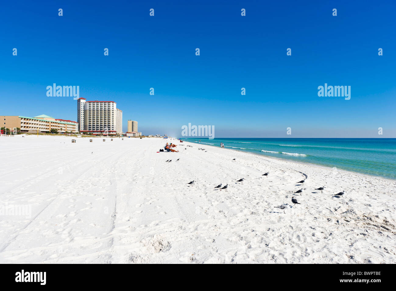 Plage Près de la jetée et le centre de la station, Pensacola Beach, Santa Rosa Island, la Côte du Golfe, Florida, USA Banque D'Images