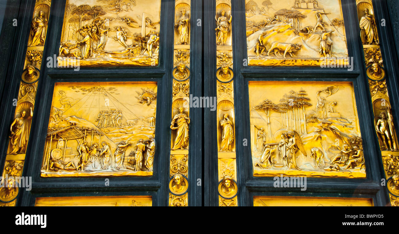 Portes du Paradis à l'extérieur du baptistère de Florence ou Baptistère