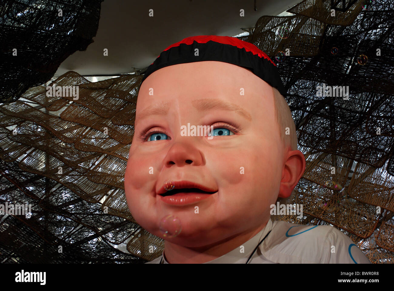 Miguelin Le Robot Geant Bebe Dans Le Pavillon De L Espagne A L Expo 10 Shanghai Chine Photo Stock Alamy Miguelin Le Robot Geant Bebe Dans Le Pavillon De L Espagne A L Expo 10 Shanghai Chine Photo Stock Alamy