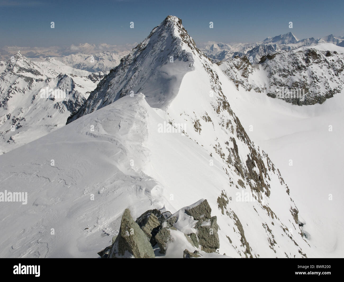 Alpine vista à partir du sommet d'hiver du Mont Blanc de Cheilon, Suisse Banque D'Images