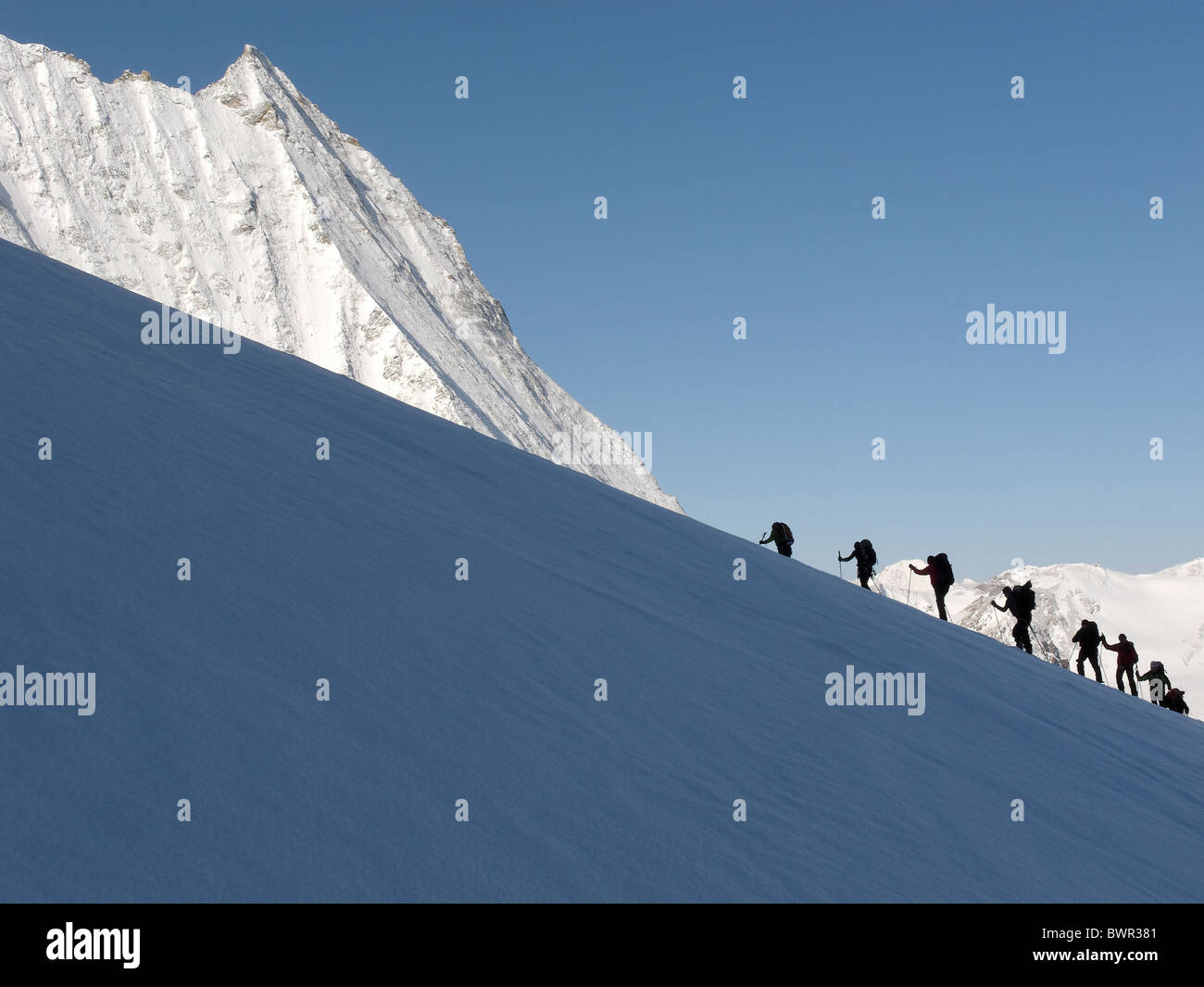 Randonnée Ski ordre croissant le Glacier de Tsena Refien, sous le Mont Blanc de Cheilon, sur la Haute Route, la Suisse. Banque D'Images