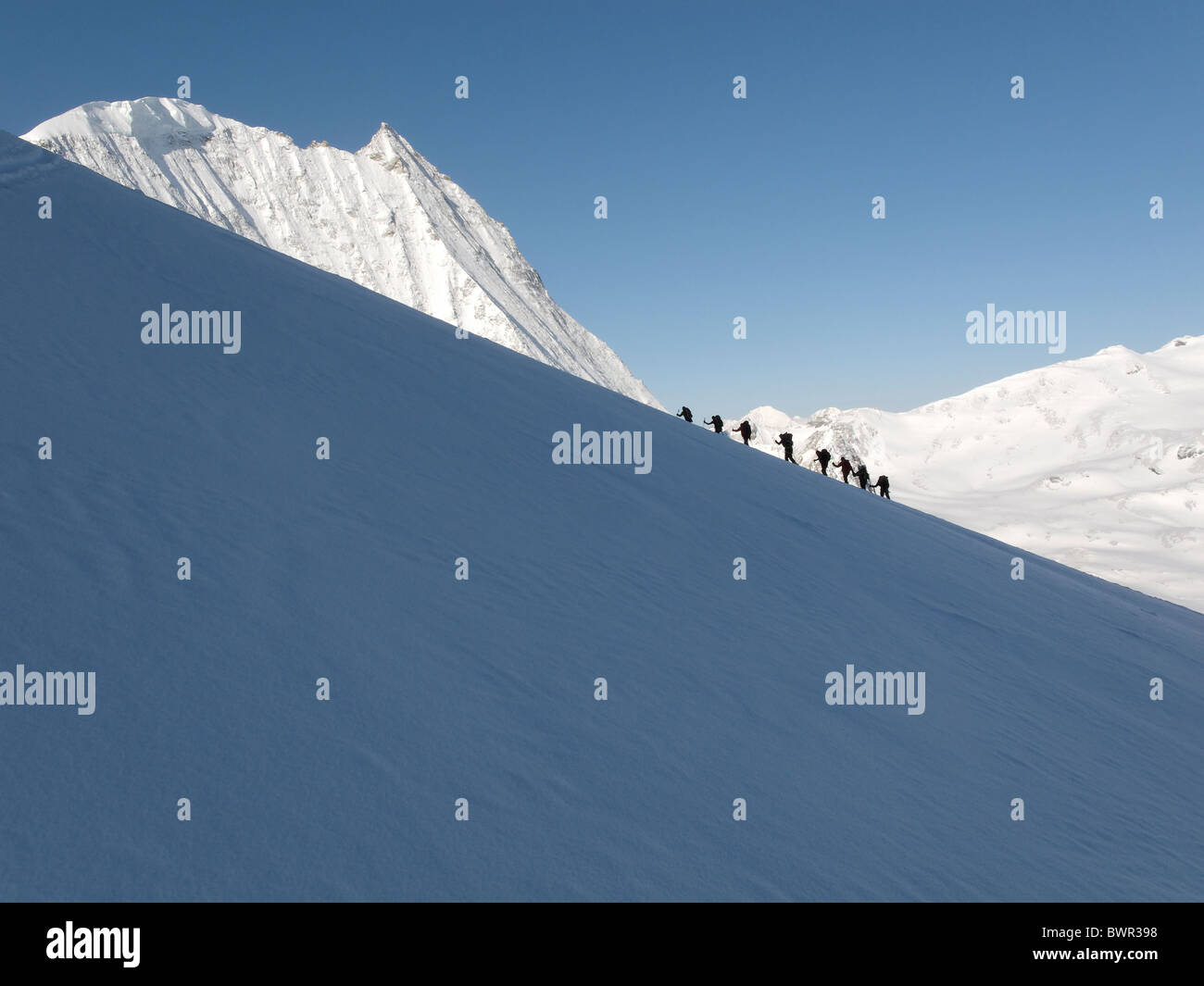 Randonnée Ski ordre croissant le Glacier de Tsena Refien, sous le Mont Blanc de Cheilon, sur la Haute Route, la Suisse. Banque D'Images