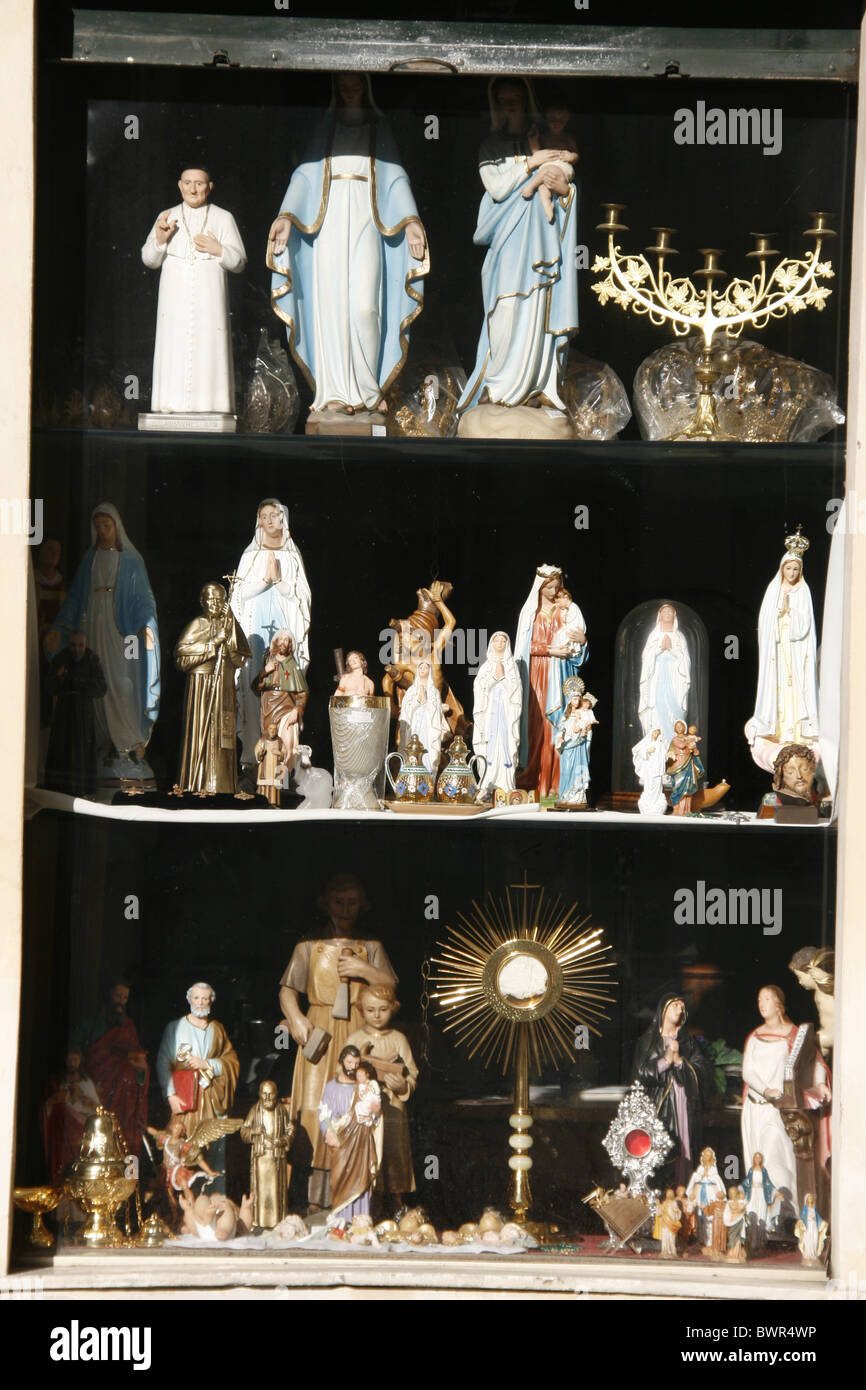 Boutique vendant des modèles religieux art peur à rome Banque D'Images