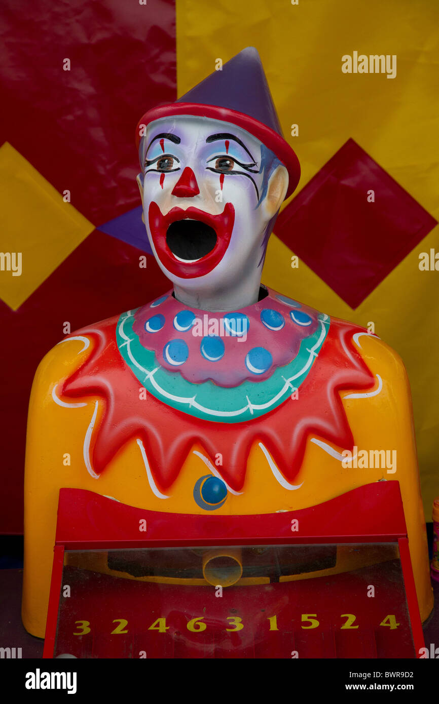 Clown rire d'amusement dans sideshow alley Banque D'Images