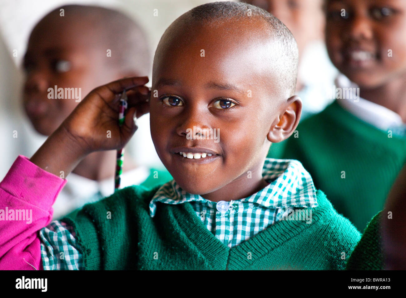 Dans les bidonvilles de Mathare d'écolier Maji Mazuri centre et école, Nairobi, Kenya Banque D'Images