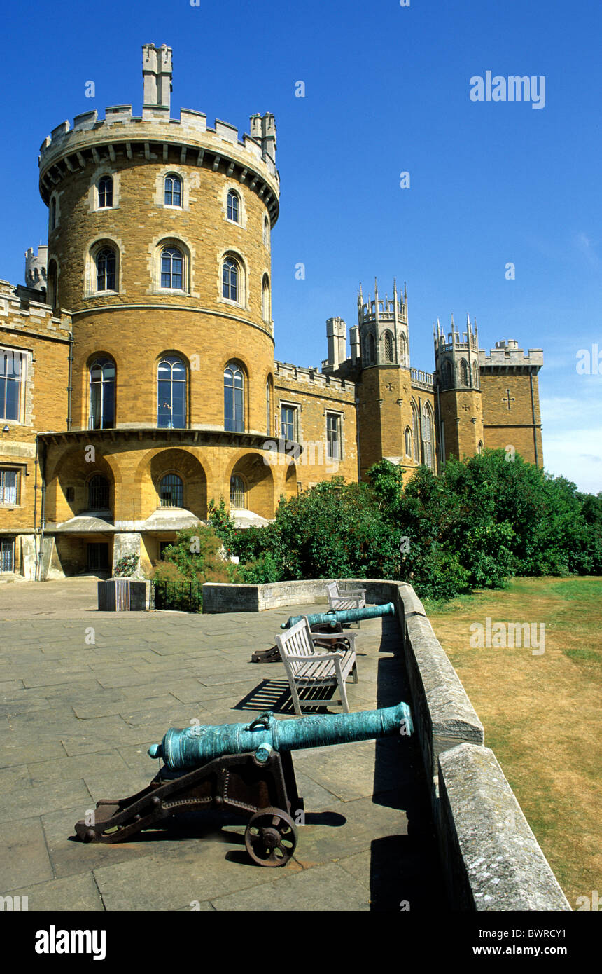 Château de Belvoir, Leicestershire, canons canon terrasse châteaux anglais stately home homes England UK Banque D'Images
