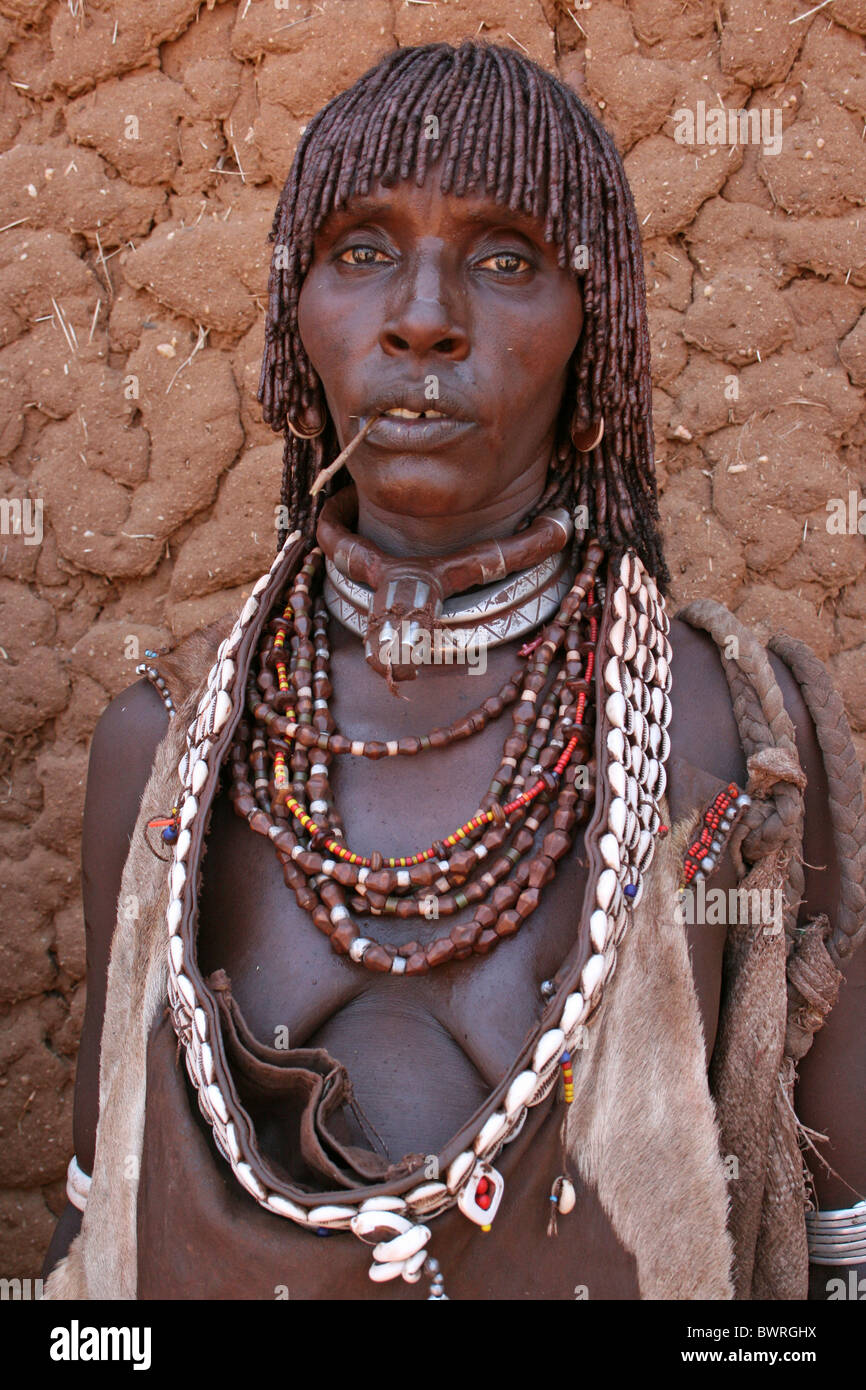 Femme de la tribu Hamer, Turmi, vallée de l'Omo, Ethiopie Banque D'Images