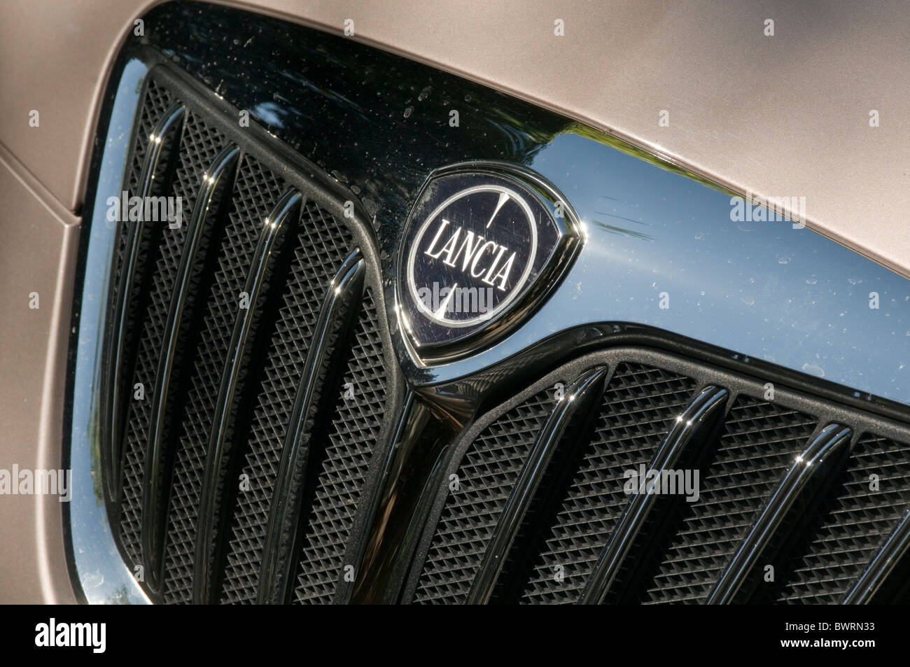 Lancia voiture voitures insignes insignes logos logo hood bonnet grill italien de marque marques marque italie luxe gm General motors faire mak Banque D'Images