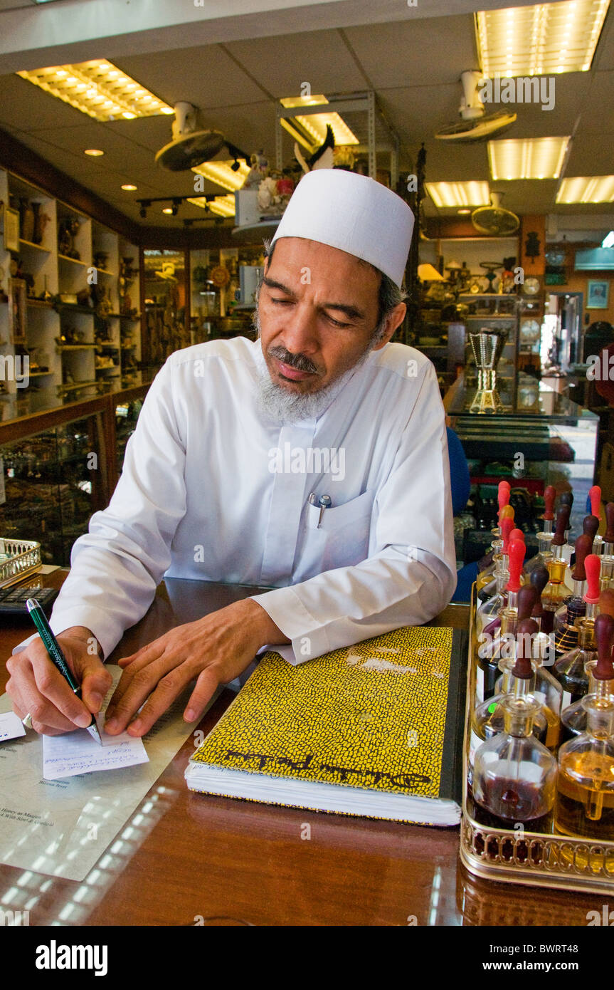 Plus distingué musulman dans le parfum boutique dans quartier arabe Singapour Banque D'Images