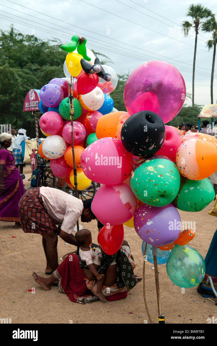 Vente Baloon - Patukalam Sevelimedu festival à Kanchipuram, dans le Tamil Nadu, Inde du Sud, Inde. Banque D'Images