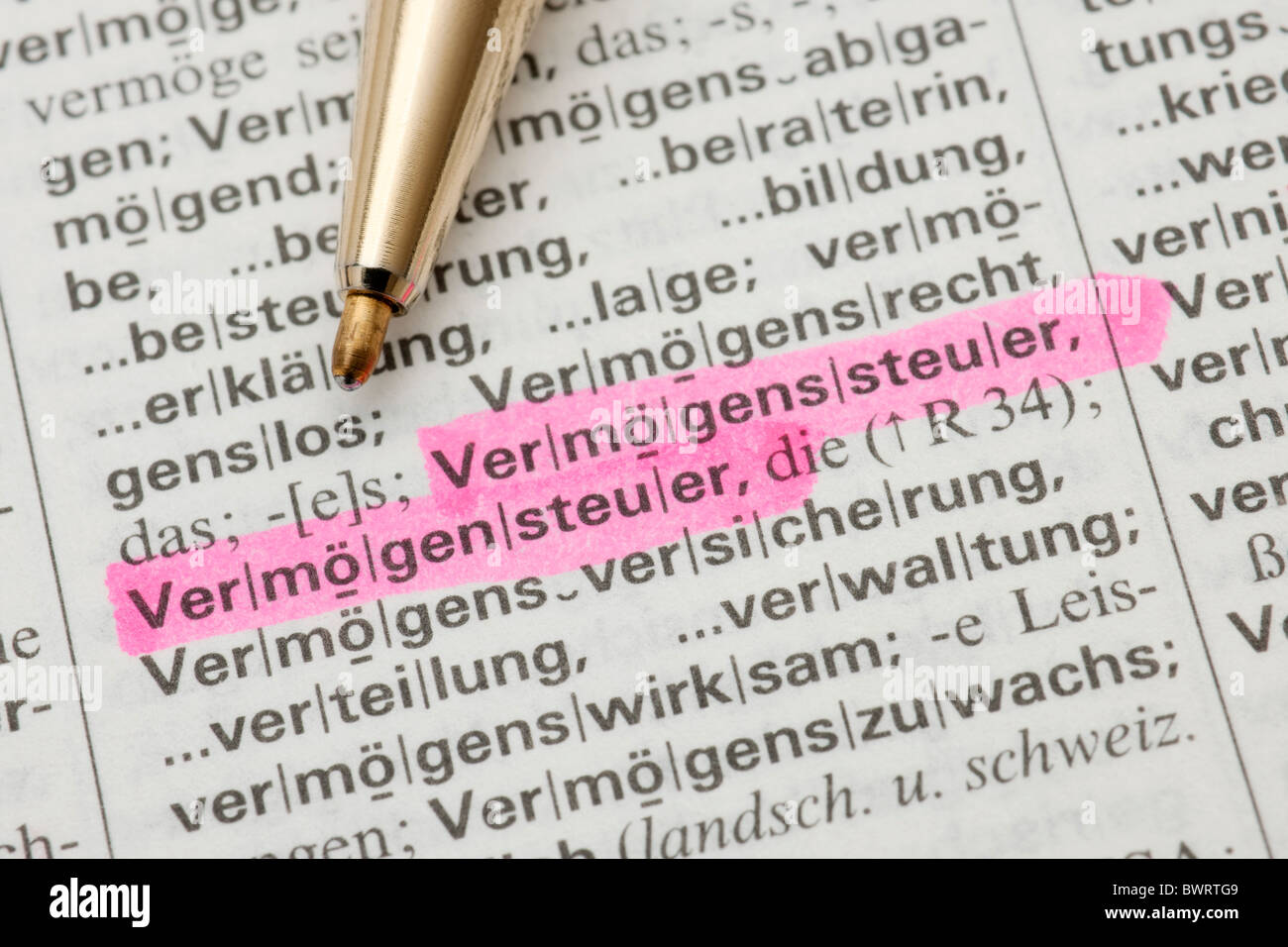 Entrée de dictionnaire, Vermoegenssteuer allemand, pour l'impôt foncier Banque D'Images