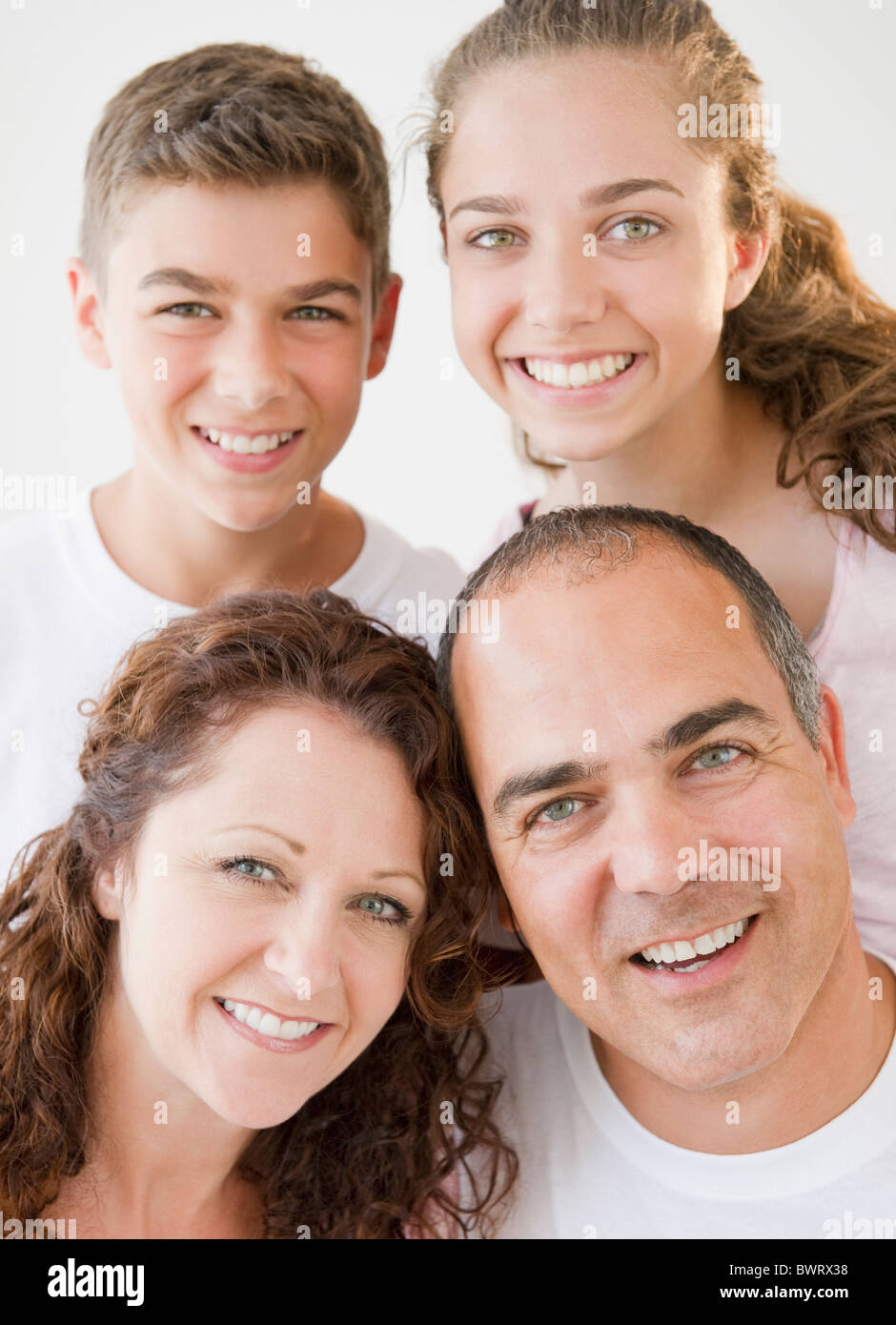 Portrait of smiling Hispanic family Banque D'Images