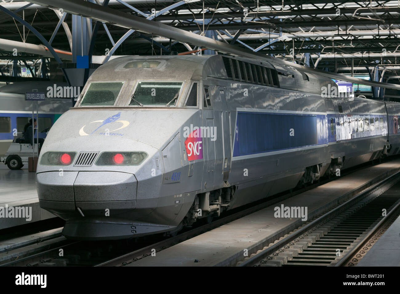 Le réseau SNCF 4518 rame dans la gare de Bruxelles-Midi Photo Stock - Alamy