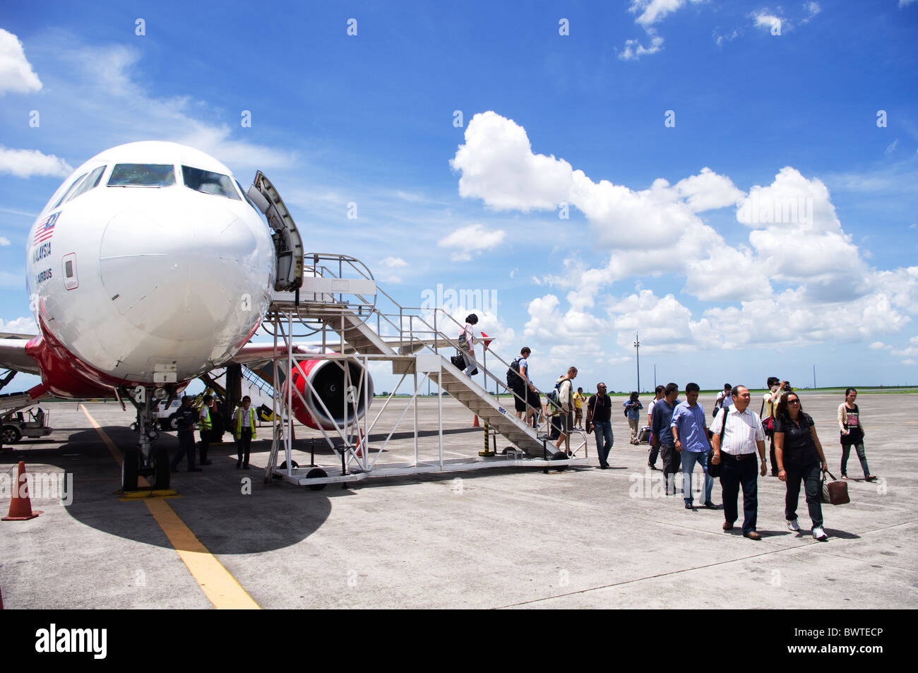 Scène d'atterrissage de vol Airasia, compagnie aérienne entreprise en Malaisie. Le budget de voyage. Banque D'Images
