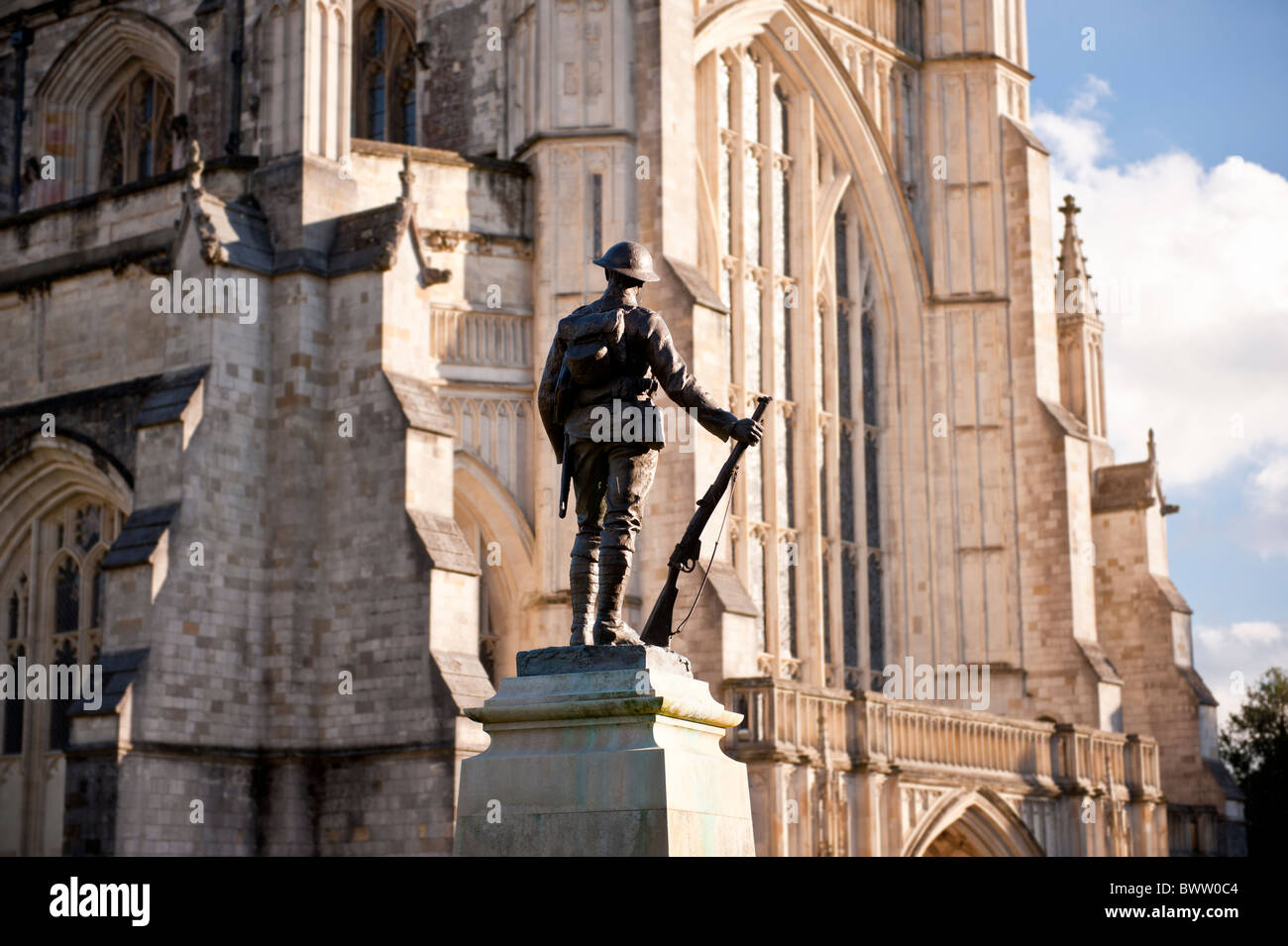 Monument commémoratif de guerre à l'extérieur de la cathédrale de Winchester Banque D'Images